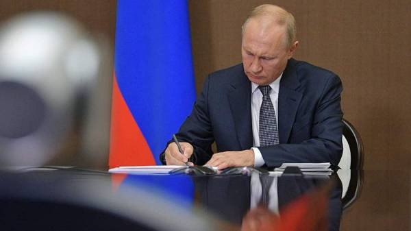 Russia: President signs decree on additional infor...