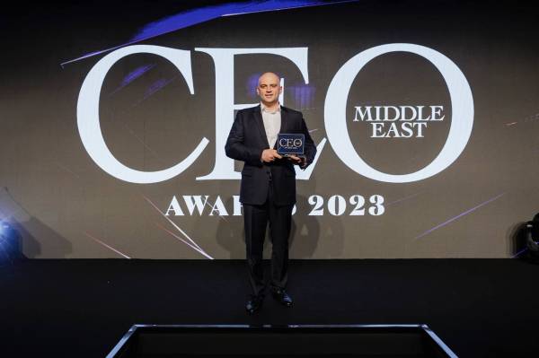 Innovazione a Dubai: Alex Reinhardt, CEO di Smart Blockchain, Trionfa ai CEO Middle East Awards 2023