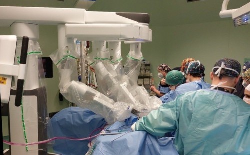 Tumore raro, intervento robotico al San Gerardo di Monza salva l'organo a una giovane madre
